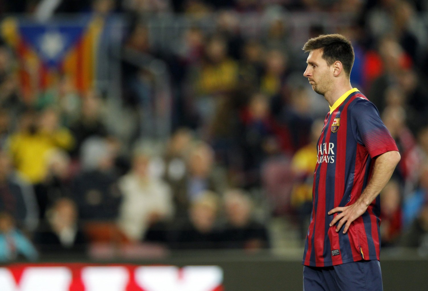 Lionel Messi looking lethargic in Barcelona game