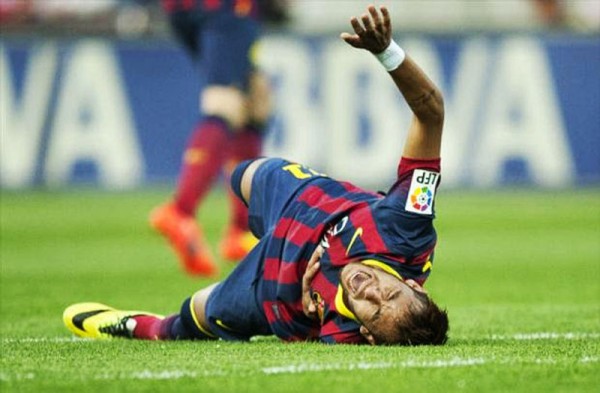 Neymar hurt on the pitch
