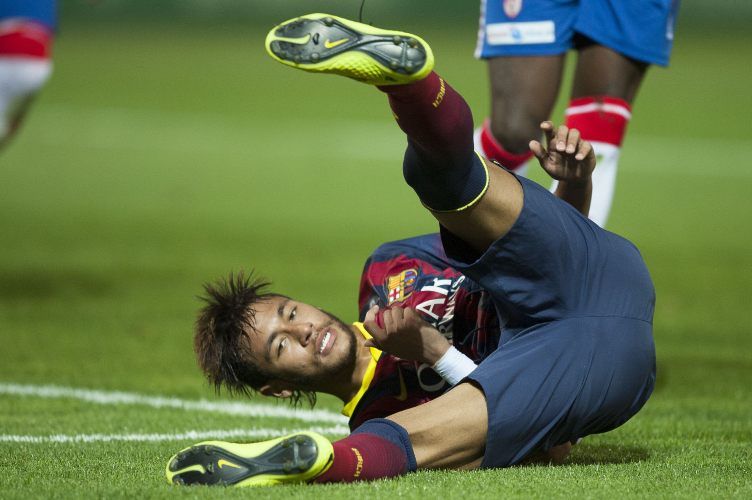 Neymar rolling on the ground
