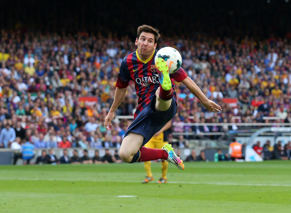 Lionel Messi ball control in the air