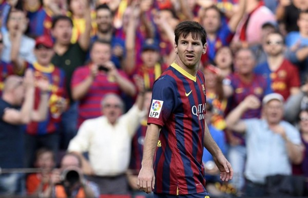 Lionel Messi being booed at the Camp Nou by Barcelona fans