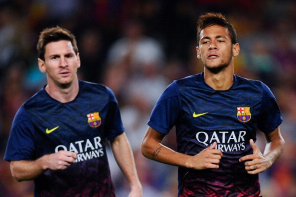 Lionel Messi running next to Neymar, in FC Barcelona training