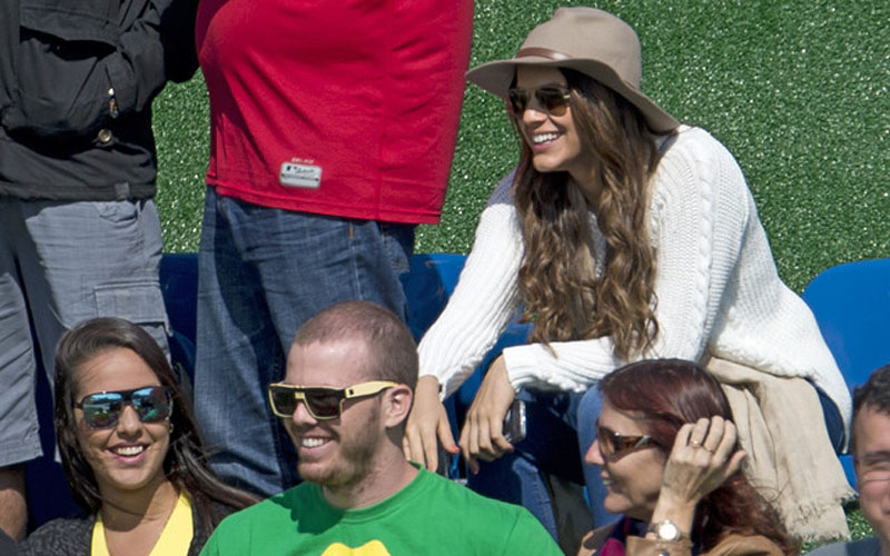 Neymar pulling Bruna Marquezine away from TV cameras