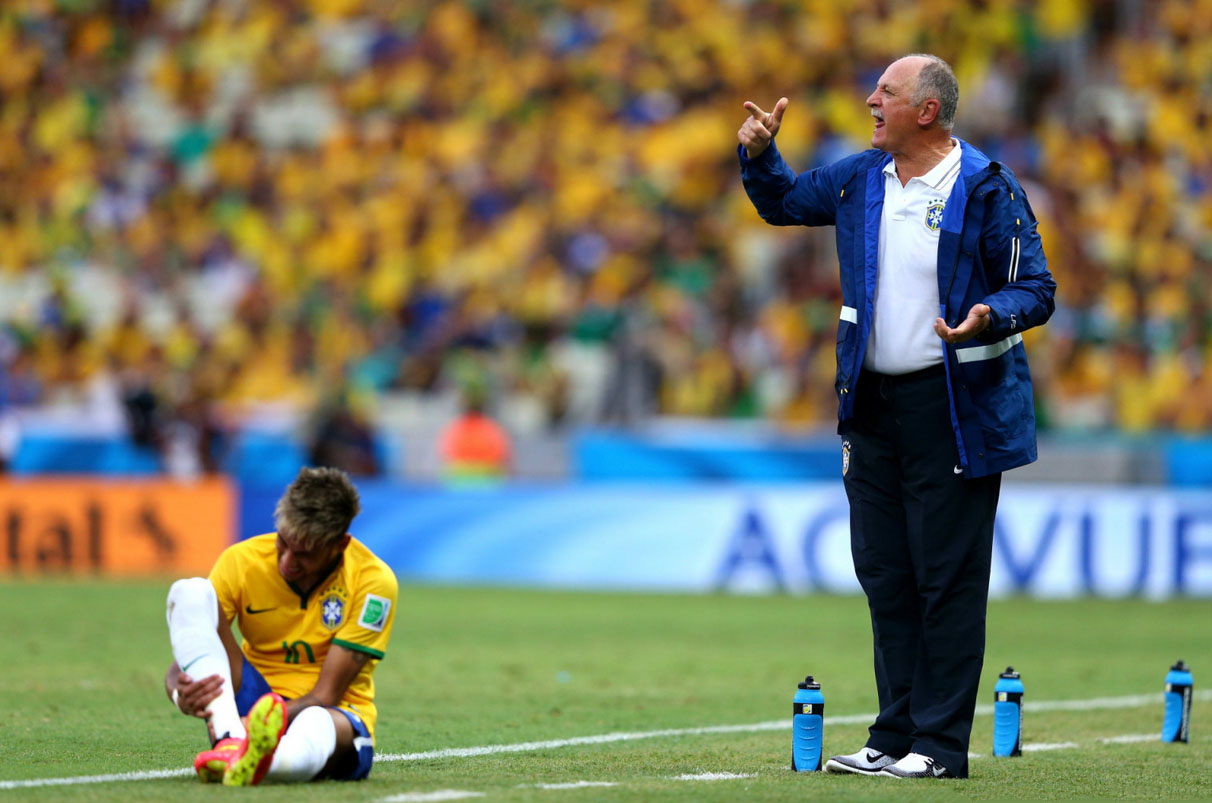 Neymar changing boots in Brazil vs Mexico, at the 2014 FIFA World Cup