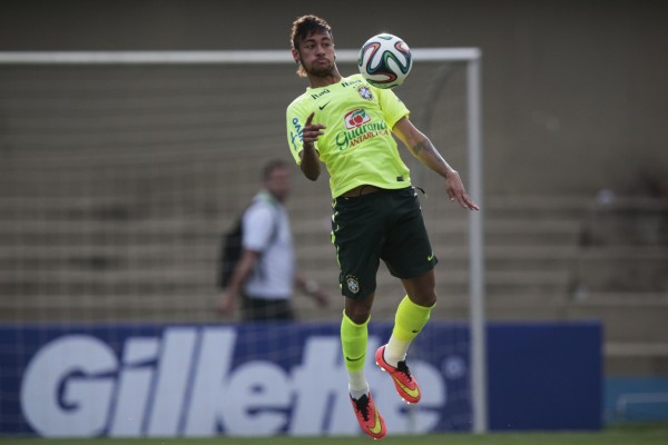 Neymar chest control while suspended in the air