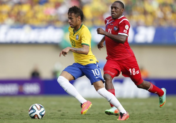 Neymar escaping a defender from Panama