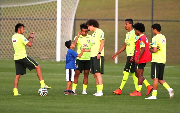 Neymar helping little kid fulfilling his dream with Brazil Team