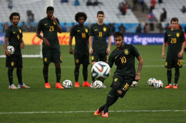 Neymar Jr shooting practice in World Cup 2014