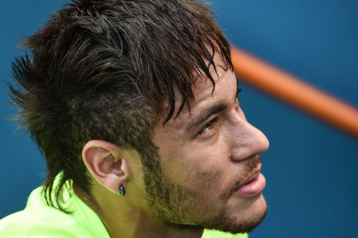 Neymars new hairstyle lampooned by Twitter  theScorecom