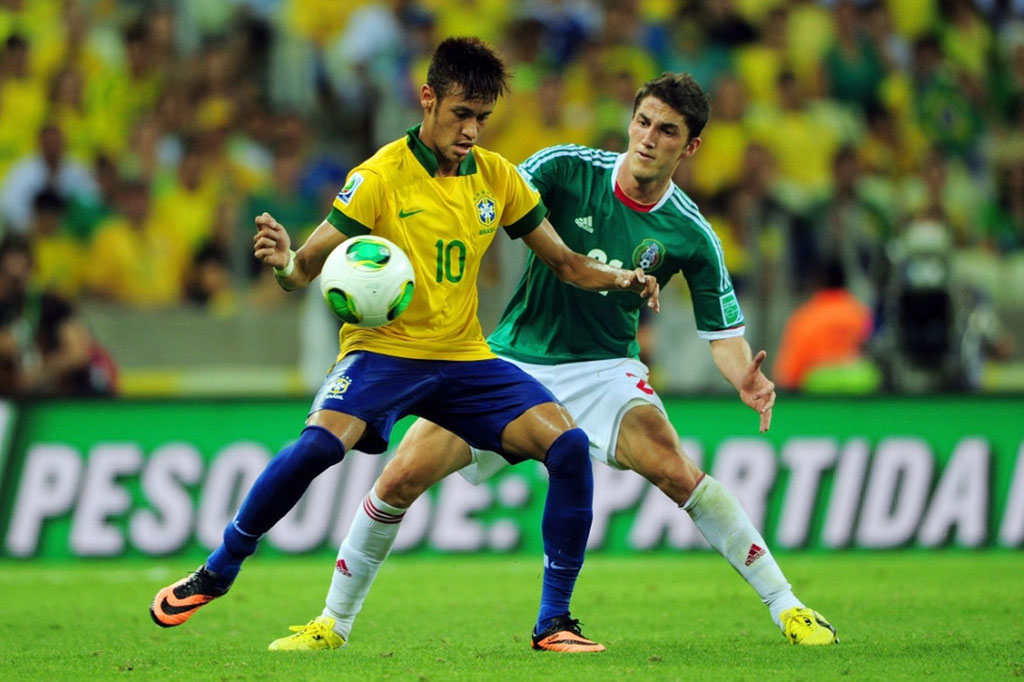 Neymar playing in Brazil vs Mexico