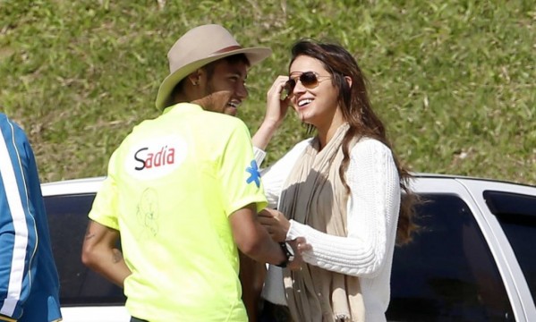Neymar and Bruna Marquezine could be back together and dating! Neymar and Bruna Marquezine could be back together and dating!