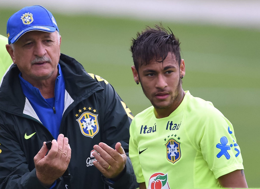 Scolari talking with Neymar