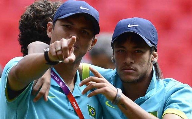Thiago Silva and Neymar pointing to the cameras