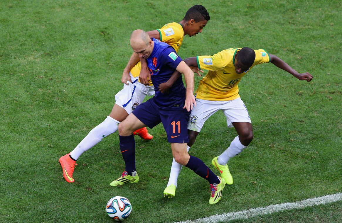 Arjen Robben protecting the ball in Brazil vs Netherlands