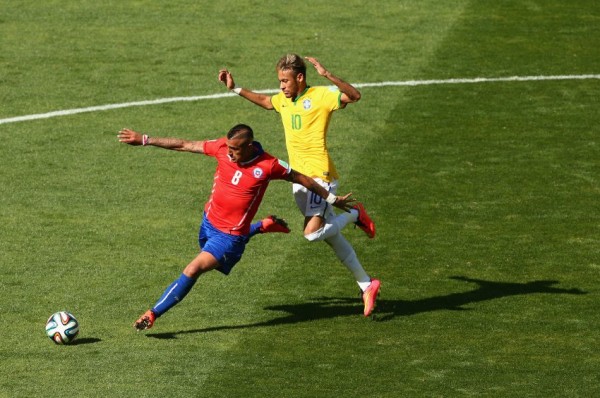 Arturo Vidal vs Neymar, in Chile vs Brazil