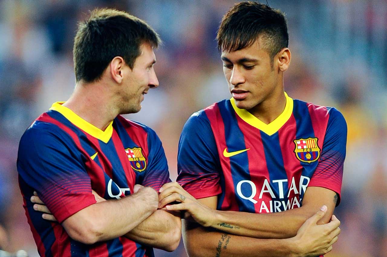 Messi and Neymar talking to each other