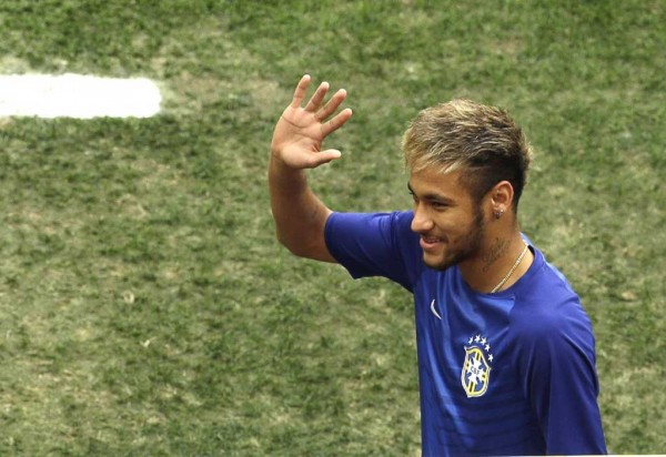 Neymar wearing a Brazil blue shirt