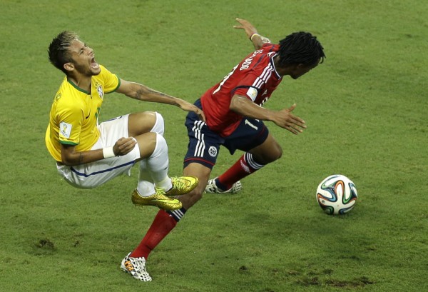 Neymar injured in Brazil vs Colombia, in 2014