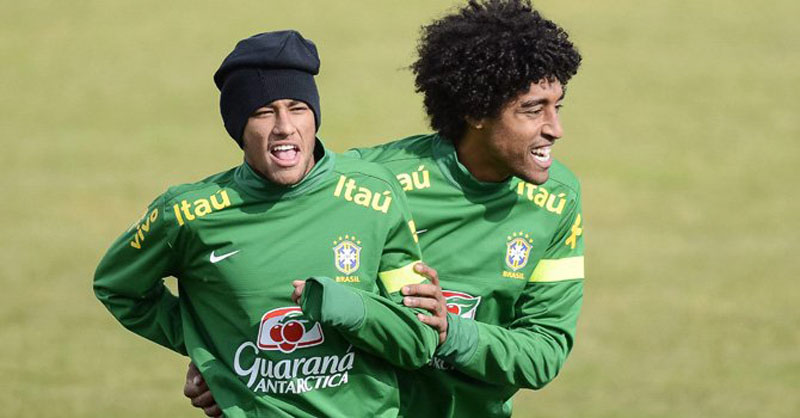 Neymar having fun with Dante in practice