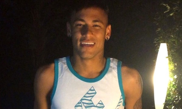 Neymar joins the ALS ice bucket challenge Neymar joins the ALS ice bucket challenge