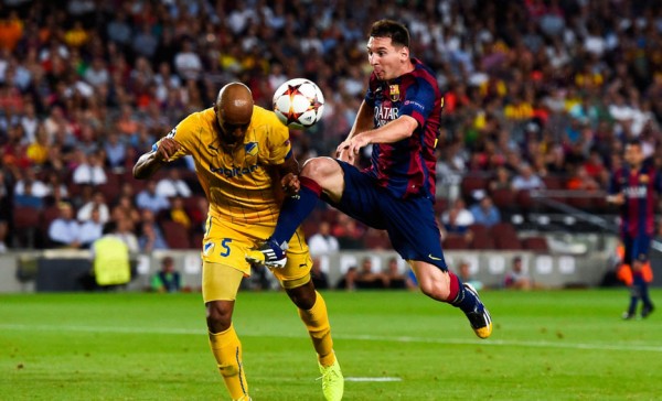Lionel Messi ball control with his knee