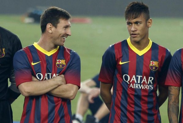 Messi looking at Neymar