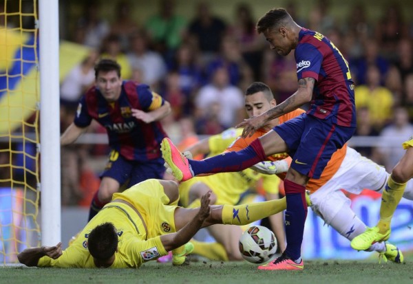Neymar close to score his first goal in Villarreal vs Barcelona