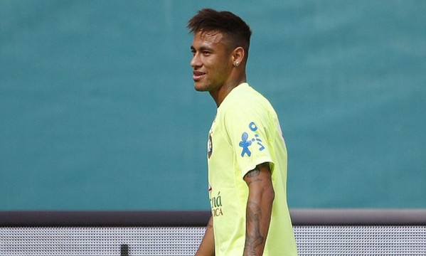 Neymar’s freestyle performance stuns Robinho