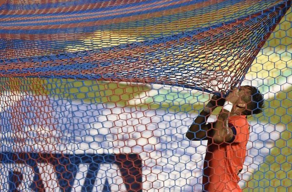 Neymar kissing the goal net