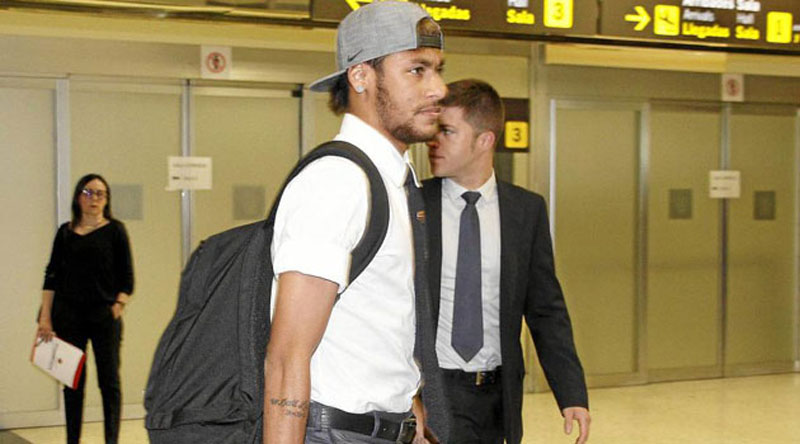 Neymar arriving at the Barcelona El-Prat airport