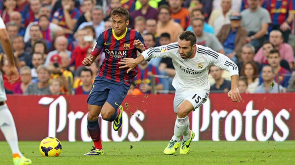 Neymar dribbling Carvajal in a Barça vs Real Madrid