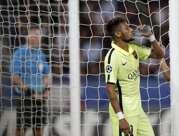 Neymar drinking from the bottle
