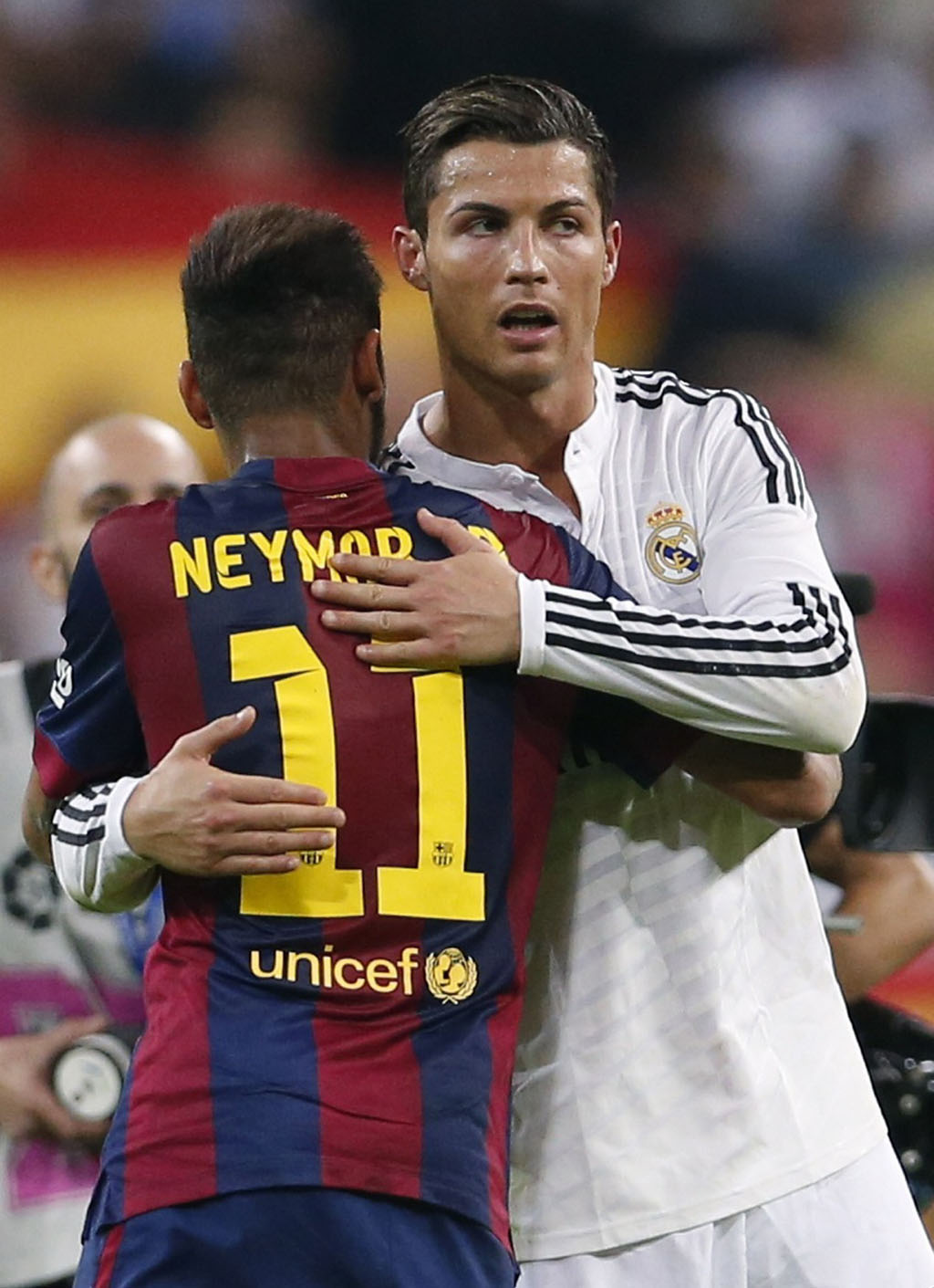 Neymar hugging Cristiano Ronaldo before a Real Madrid vs Barcelona game
