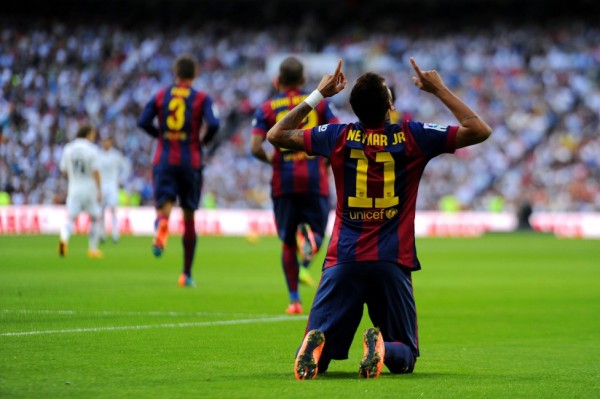 Neymar on his knees in the Bernabéu, after Barcelona goal