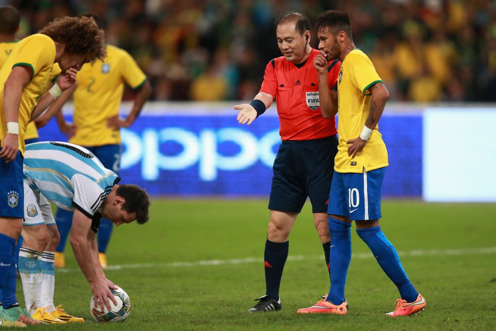 Neymar trying to disturb Messi before a penalty-kick