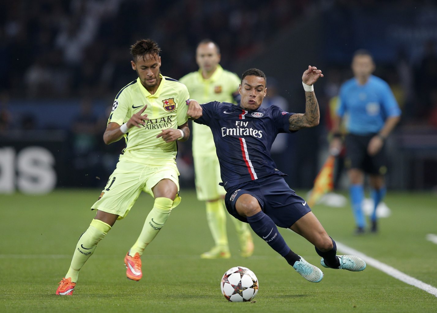 Neymar vs Van Der Wiel, in PSG vs Barcelona