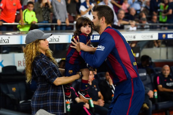 Piqué holding his son Milan, next to Shakira at the Camp Nou