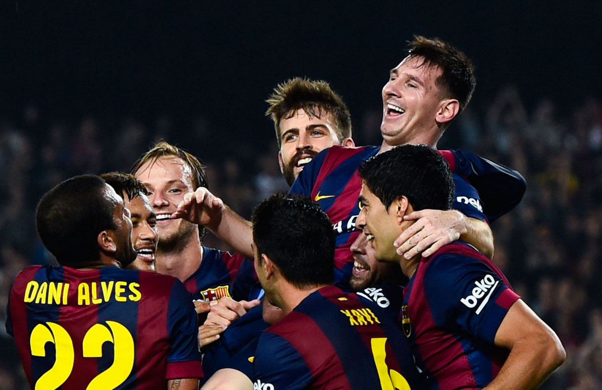 Barcelona players congratulating Messi on breaking La Liga's goalscoring record