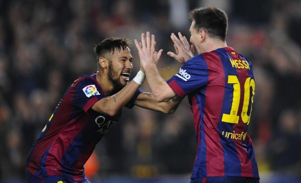 Neymar clapping his hands with Messi