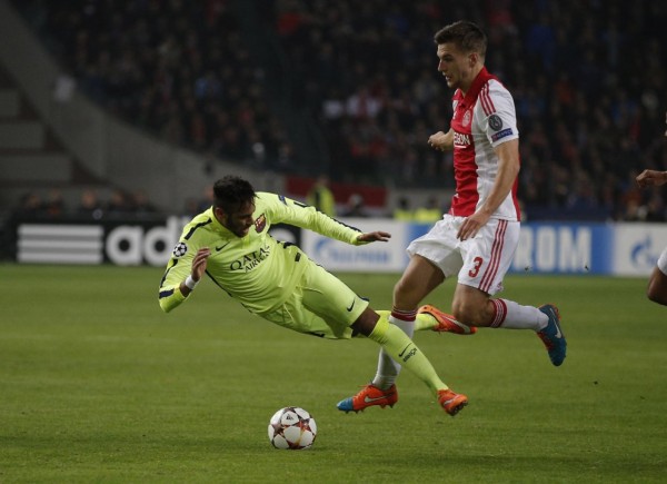 Neymar diving after a touch in Ajax vs Barcelona