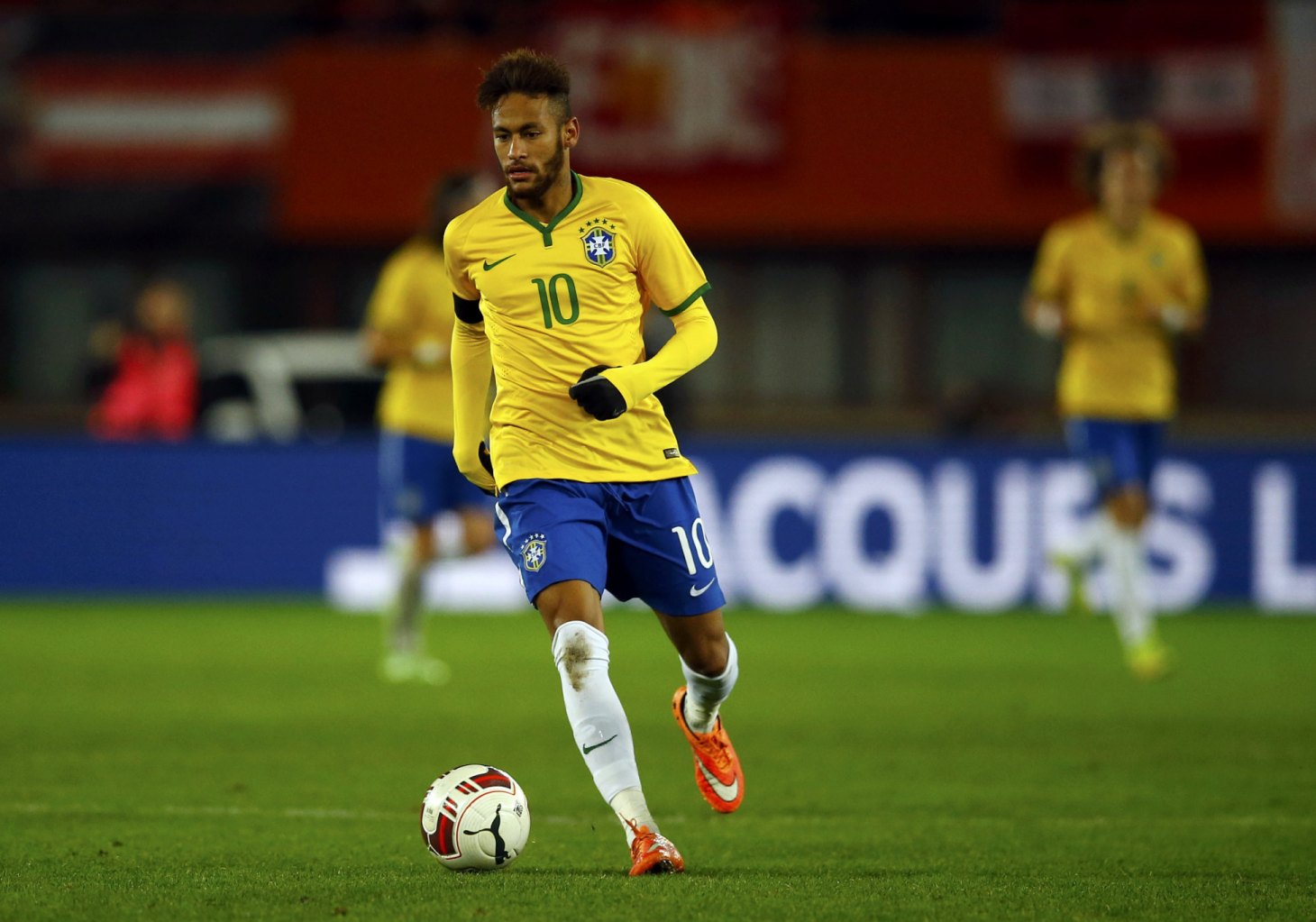 Neymar moving the ball forward in Vienna