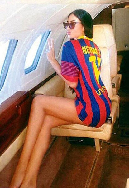 Soraja Vucelic wearing a Barcelona and Neymar jersey while flying over to Spain