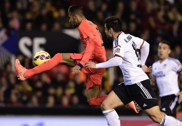 Neymar ball control in a La Liga fixture