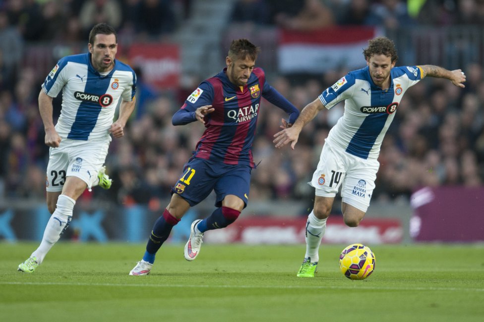 Neymar getting past a defender in Barcelona vs Espanyol