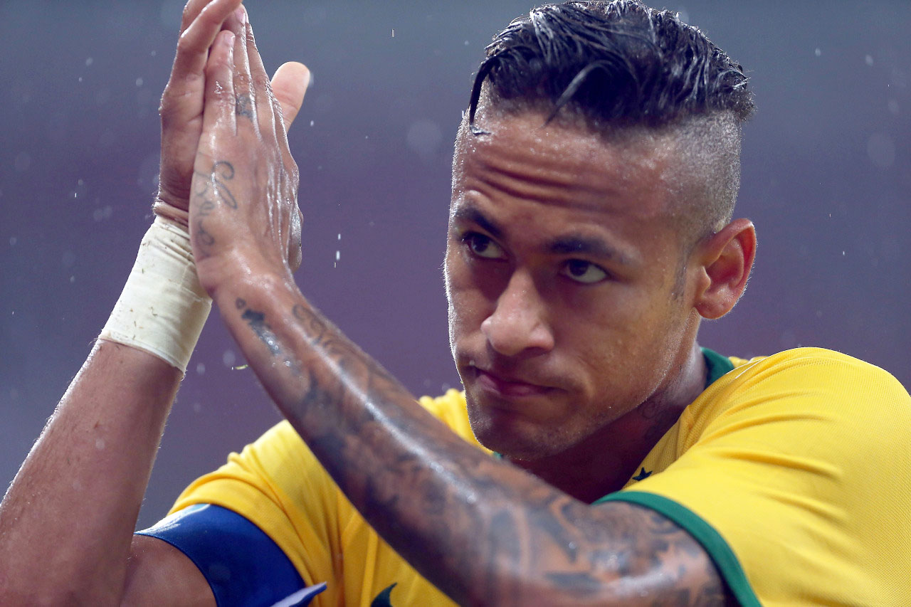 Neymar thanking the fans in Brazil