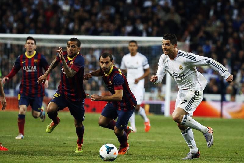 Cristiano Ronaldo running in Real Madrid vs Barcelona