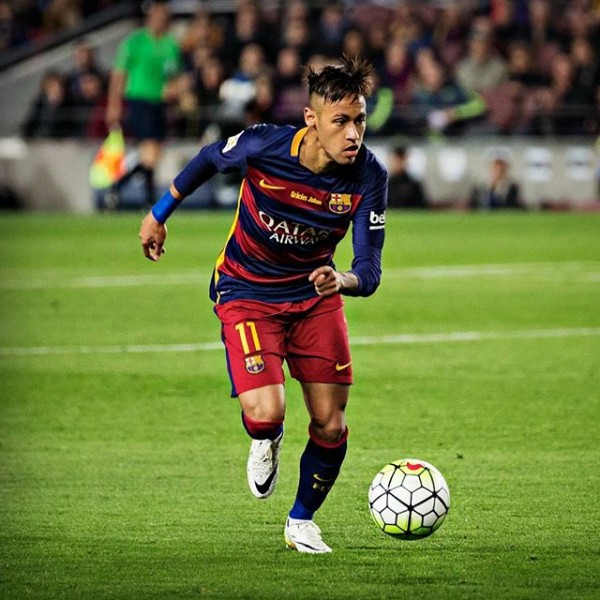 Neymar playing for FC Barcelona in La Liga El Clasico, in 2016