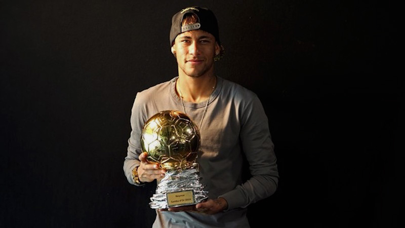 Neymar holding the Ballon d'Or