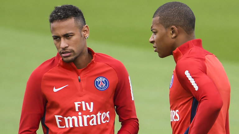 Neymar and Mbappé in PSG training in 2017