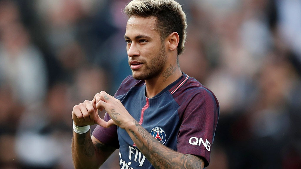 Neymar heart gesture with his hands